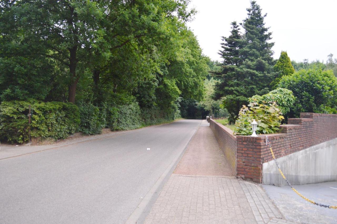 Hotel B8 Voerde Bagian luar foto