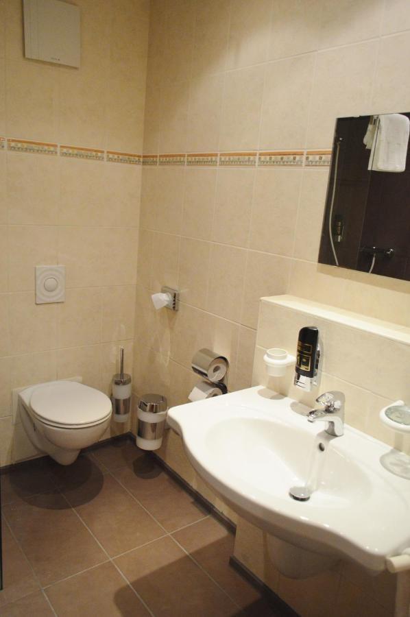 Hotel B8 Voerde Bagian luar foto