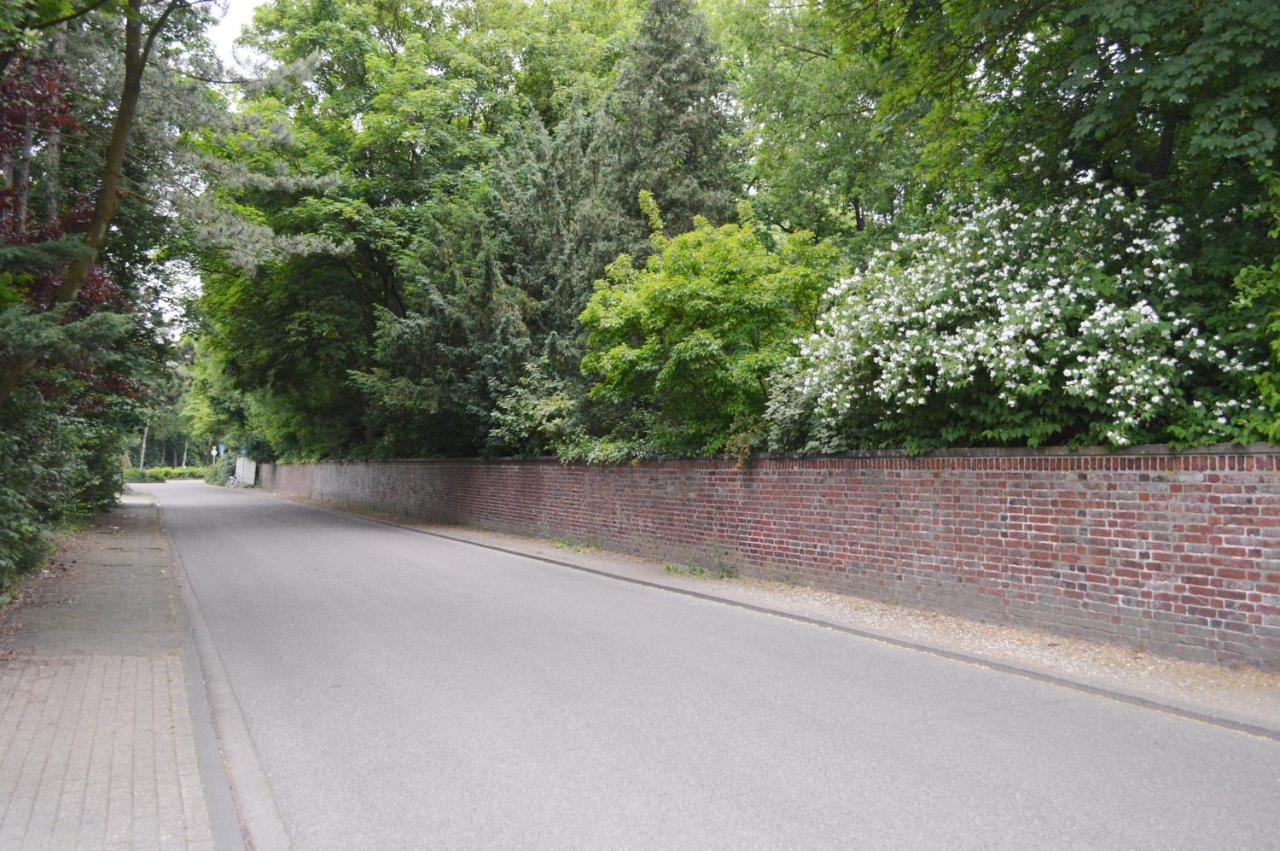 Hotel B8 Voerde Bagian luar foto