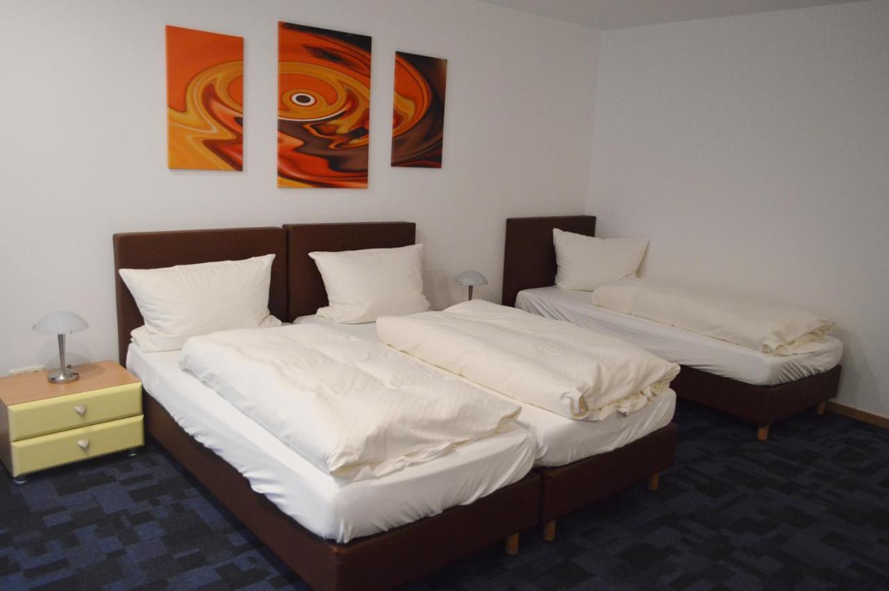 Hotel B8 Voerde Bagian luar foto