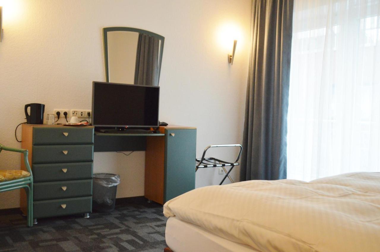 Hotel B8 Voerde Bagian luar foto