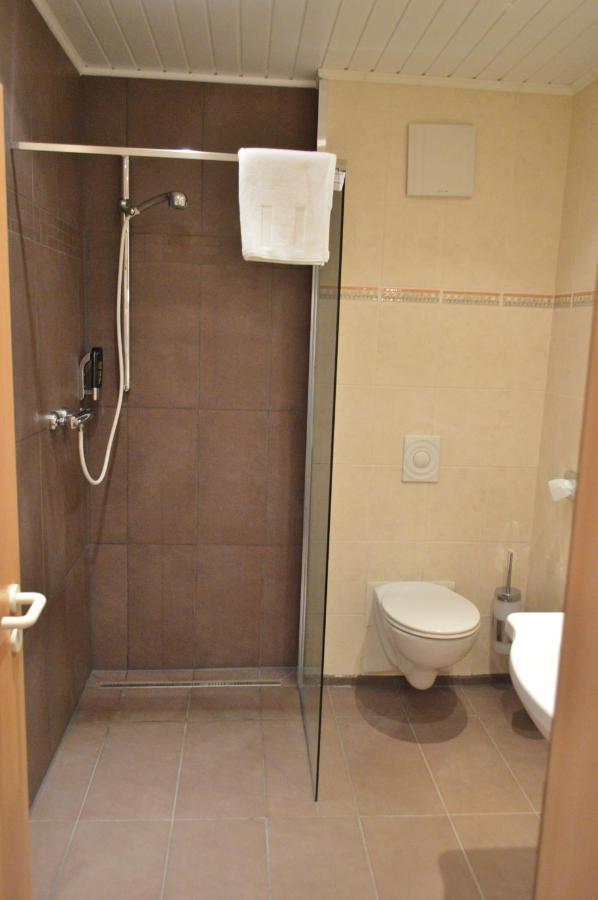 Hotel B8 Voerde Bagian luar foto