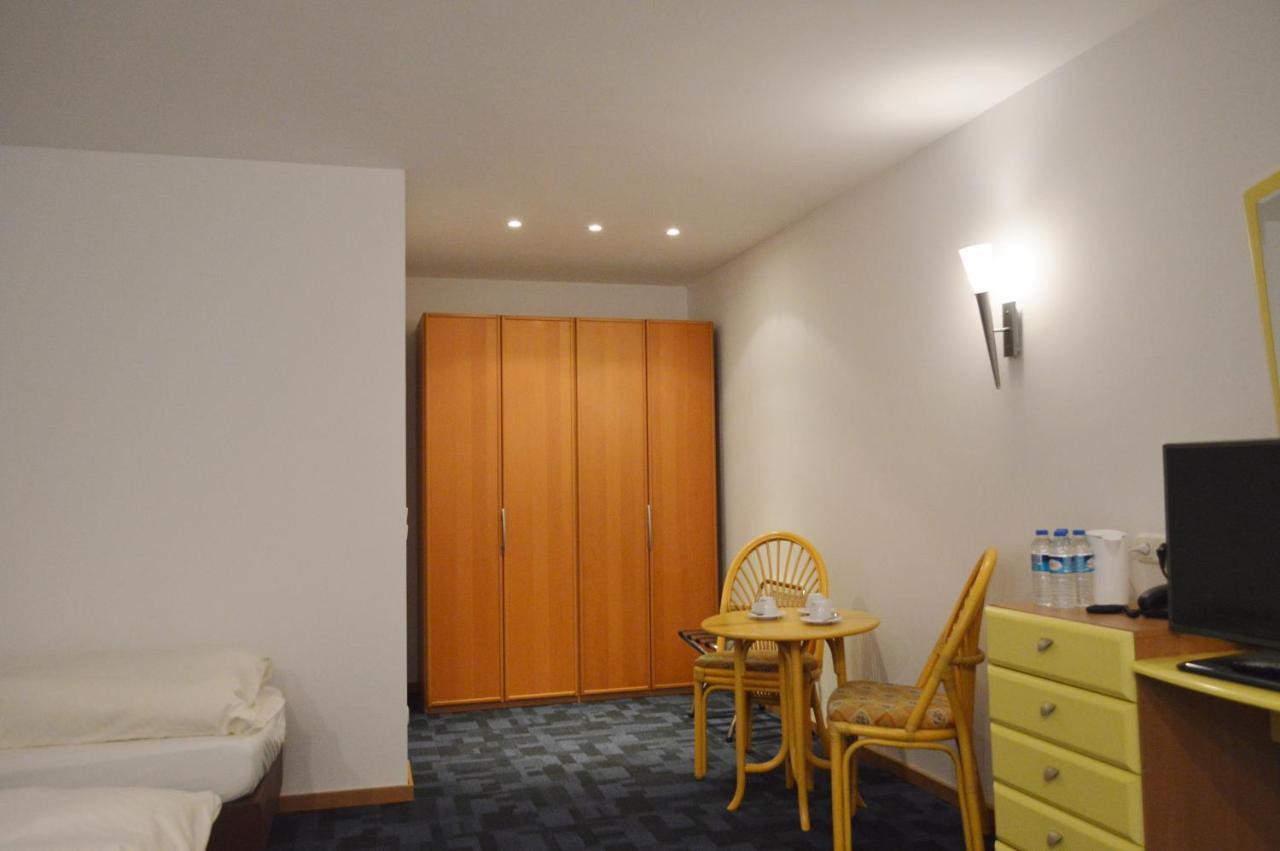 Hotel B8 Voerde Bagian luar foto