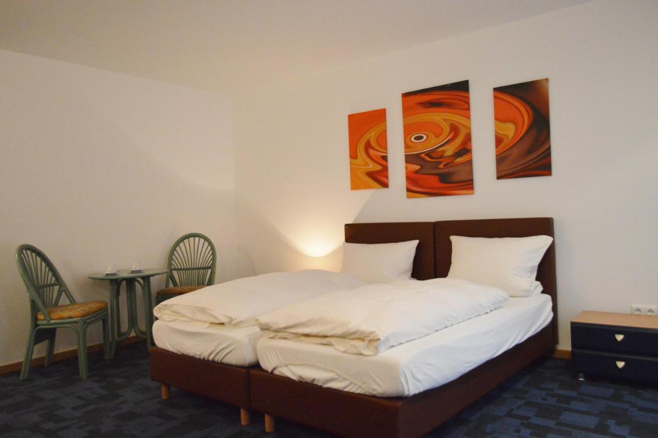 Hotel B8 Voerde Bagian luar foto